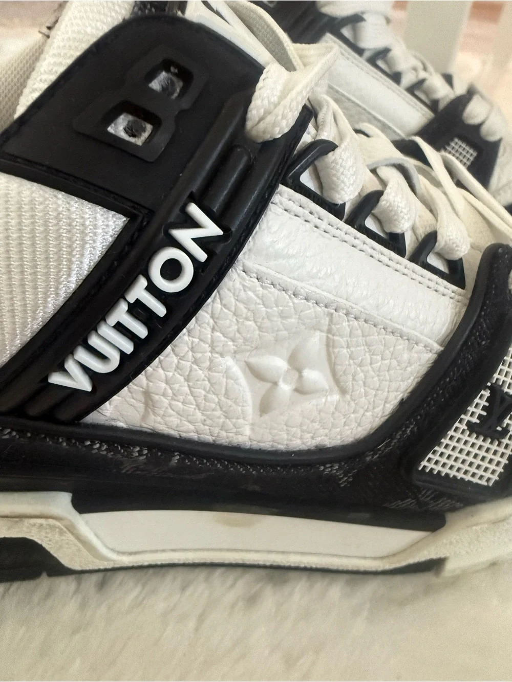 Louis Vuitton White and Black Trainers 🩷